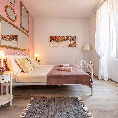 Old City Romantic Studios 4 With Free Private Parking Πούλα Εξωτερικό φωτογραφία