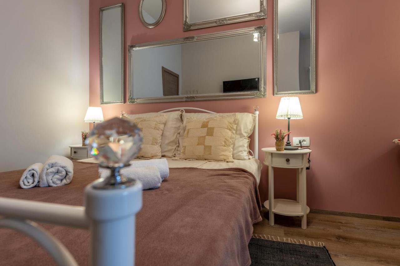 Old City Romantic Studios 4 With Free Private Parking Πούλα Εξωτερικό φωτογραφία