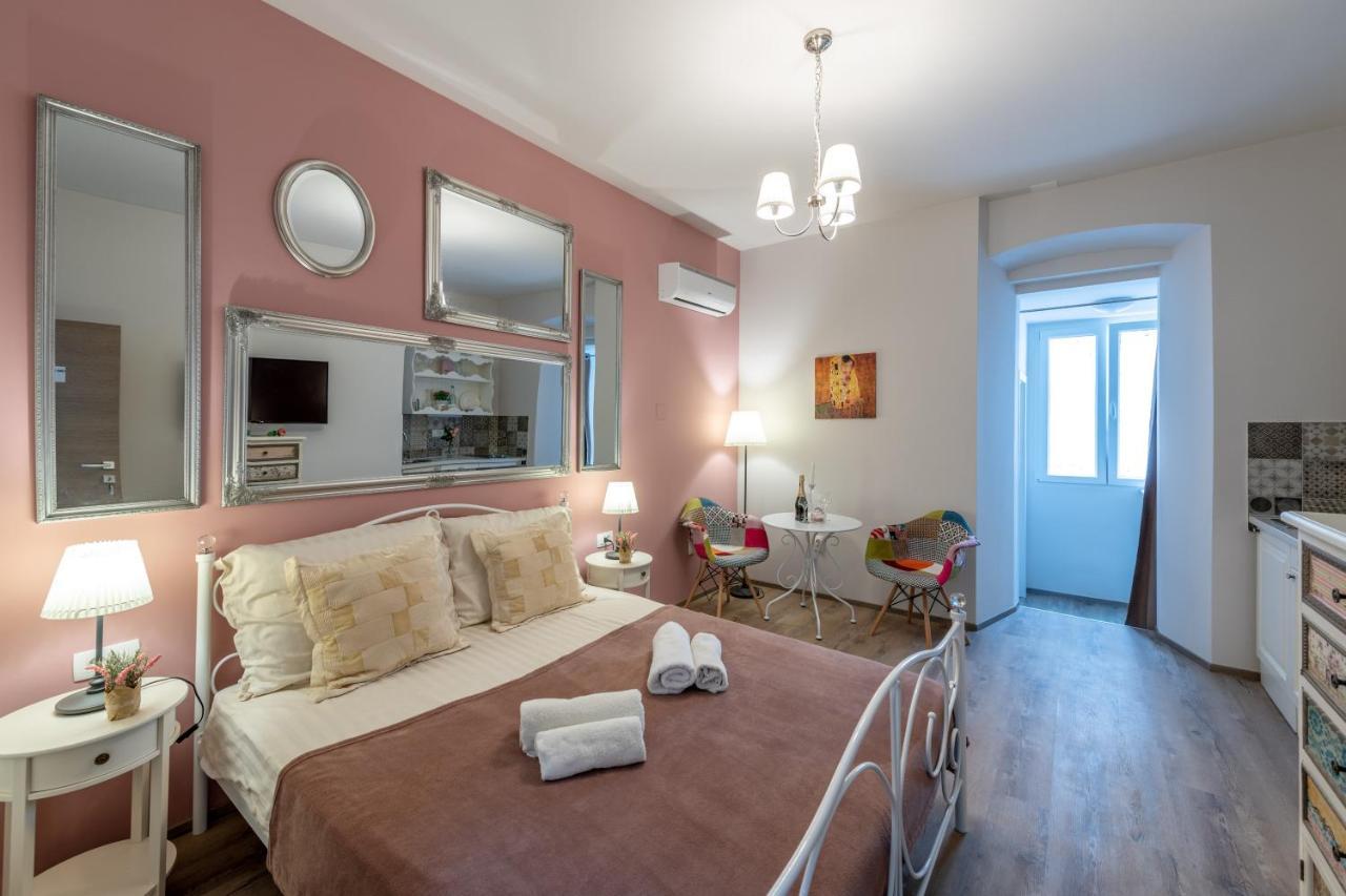 Old City Romantic Studios 4 With Free Private Parking Πούλα Εξωτερικό φωτογραφία
