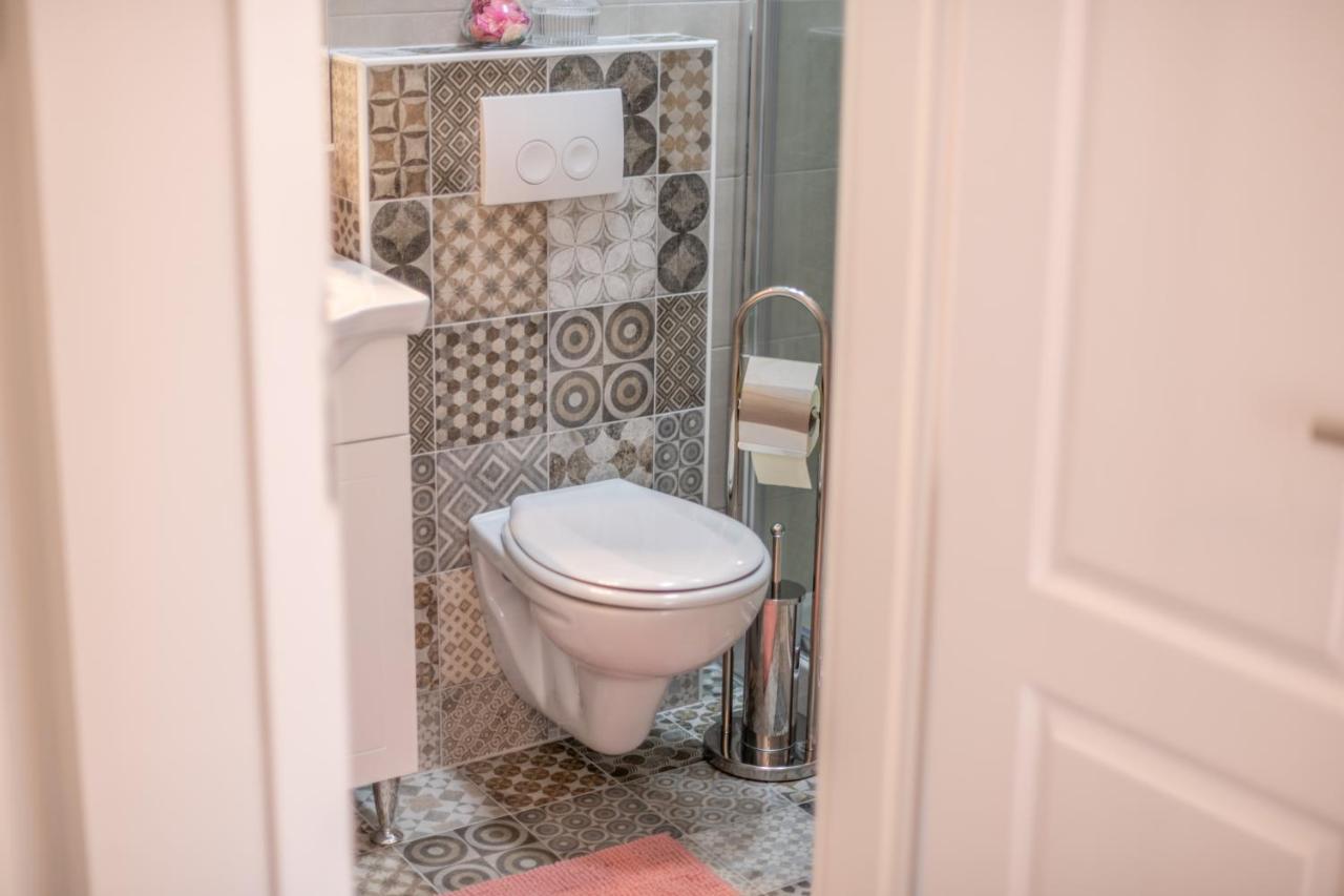 Old City Romantic Studios 4 With Free Private Parking Πούλα Εξωτερικό φωτογραφία