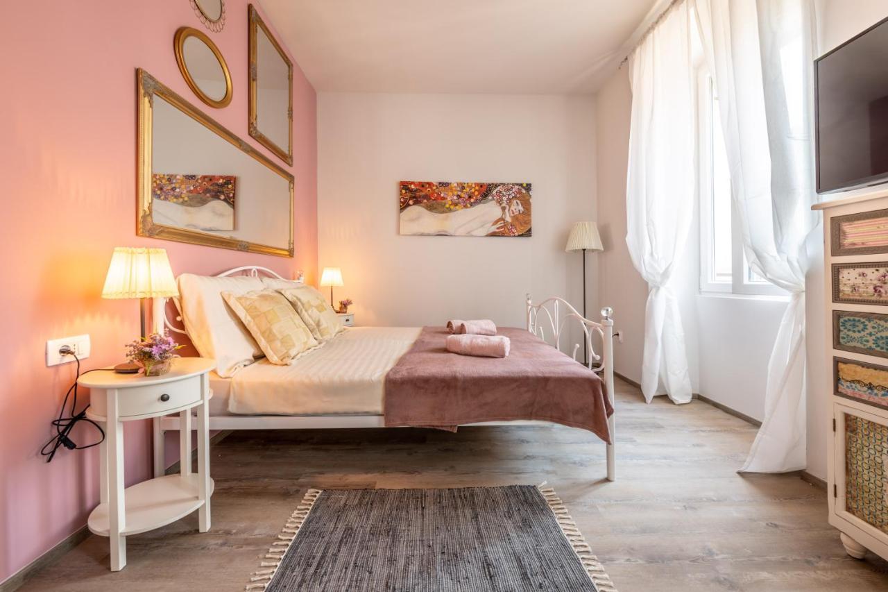 Old City Romantic Studios 4 With Free Private Parking Πούλα Εξωτερικό φωτογραφία