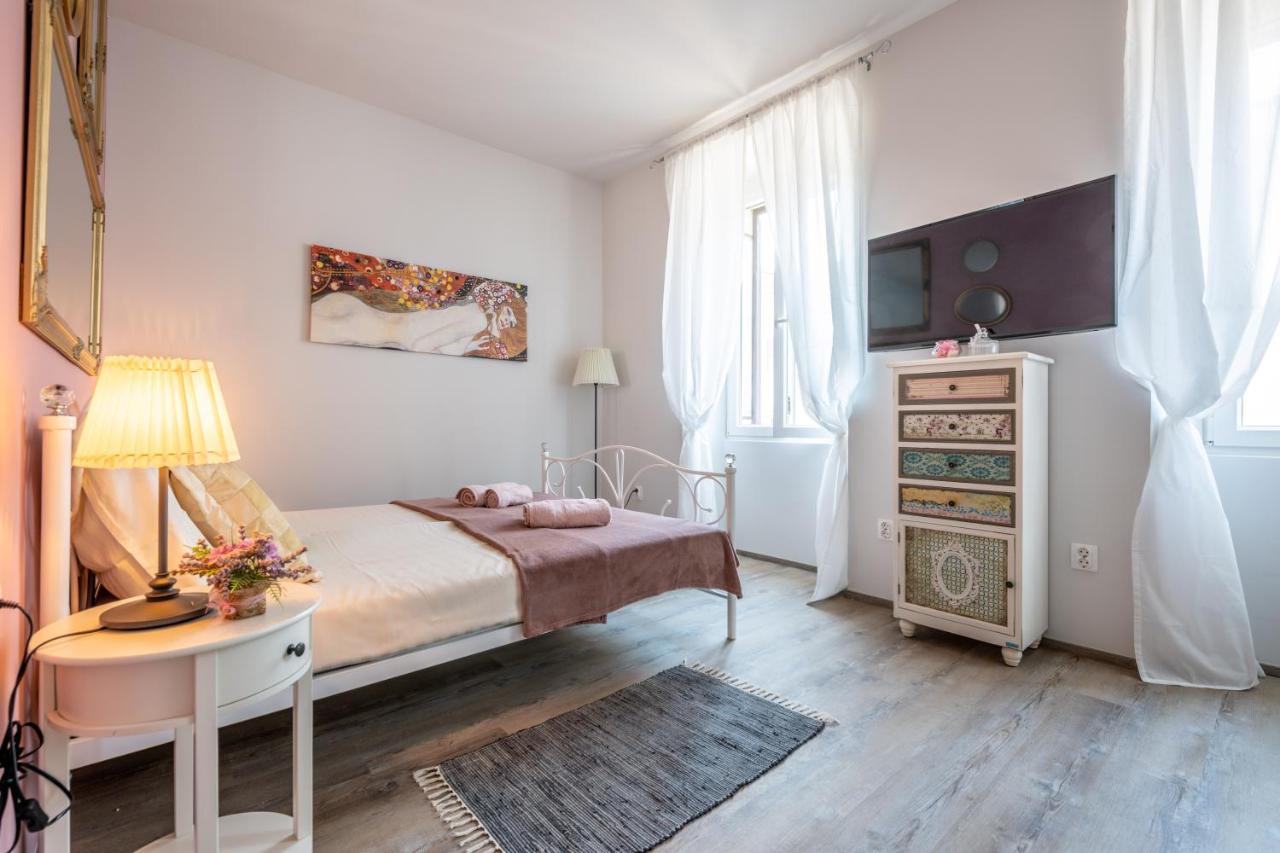 Old City Romantic Studios 4 With Free Private Parking Πούλα Εξωτερικό φωτογραφία