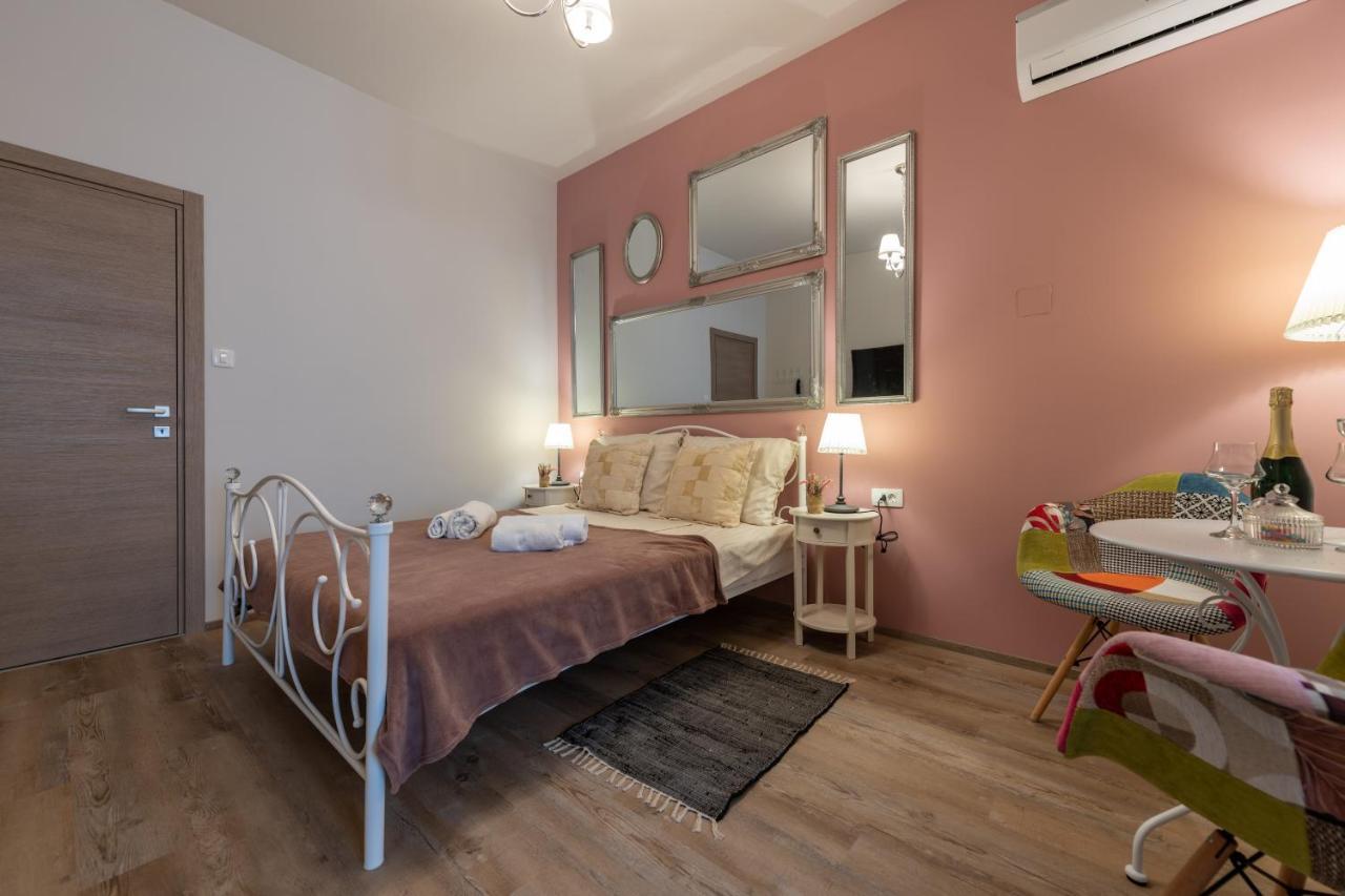 Old City Romantic Studios 4 With Free Private Parking Πούλα Εξωτερικό φωτογραφία