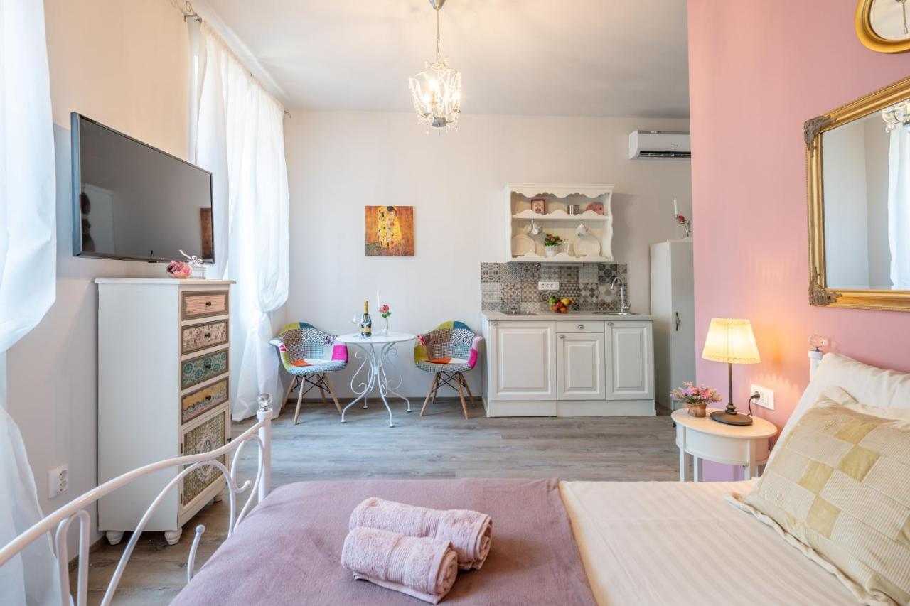 Old City Romantic Studios 4 With Free Private Parking Πούλα Εξωτερικό φωτογραφία