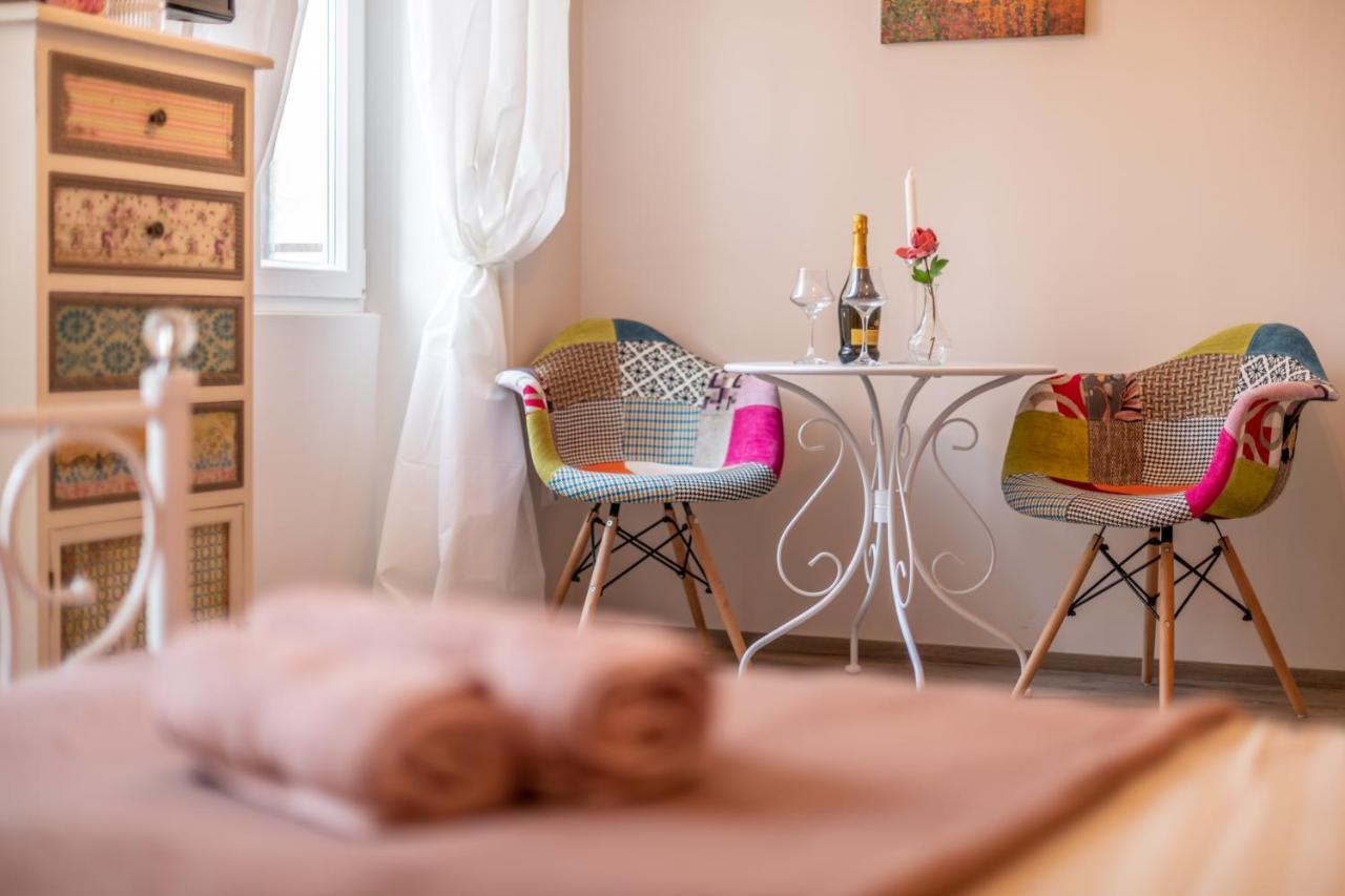 Old City Romantic Studios 4 With Free Private Parking Πούλα Εξωτερικό φωτογραφία