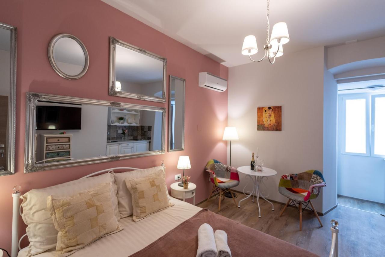 Old City Romantic Studios 4 With Free Private Parking Πούλα Εξωτερικό φωτογραφία