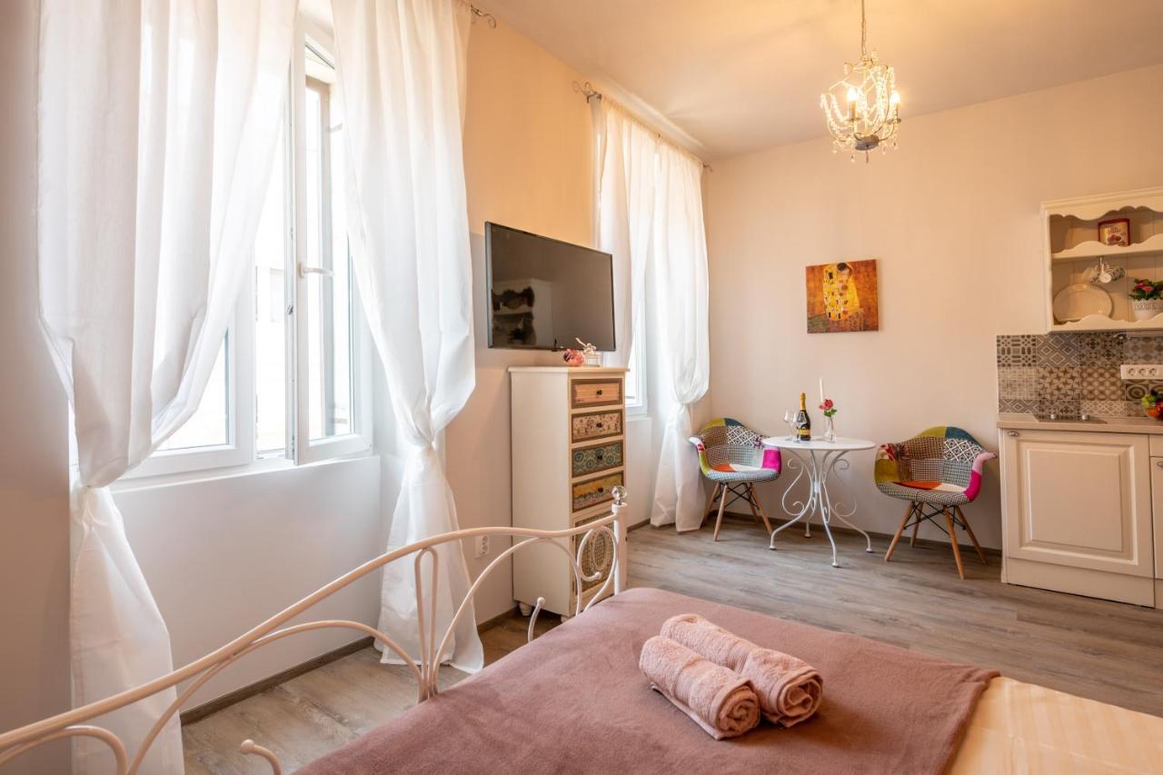 Old City Romantic Studios 4 With Free Private Parking Πούλα Εξωτερικό φωτογραφία